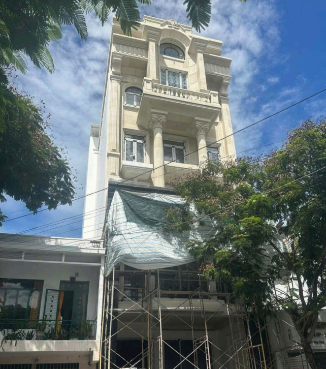 Hình ảnh thi công thực tế Trần Nhôm Gia Huy